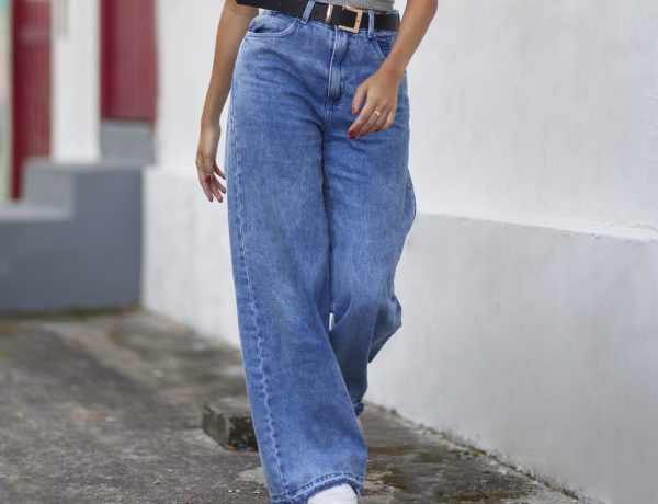 full-shot-smiley-woman-posing-outdoors full-shot-smiley-woman-posing-outdoors